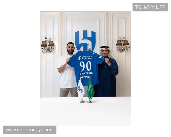 本泽马与利雅得新月达成半年短约,正谈判后续合同